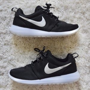 Nike Roshe Sneakers